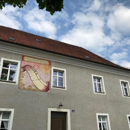 65Qm Wohnung Klosterblick Im Historischen Pfarrhaus Pielenhofen Extérieur photo